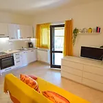 아파트 Bor