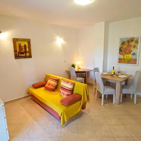Apartment Bor
